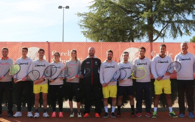 Barrientos (centre) amb el que fins ara era el seu equip tècnic | Cercle Sabadellès